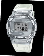 Casio GM-5600SCM-1E