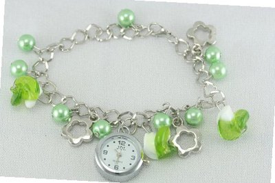 New in Box Green Round Stone Charm Bracelet Ladies Latest Style